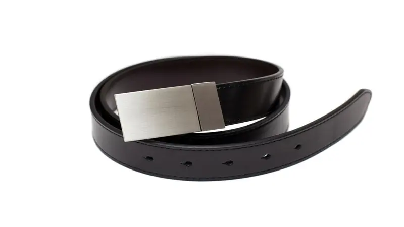 Which Belt to Wear with White Sneakers